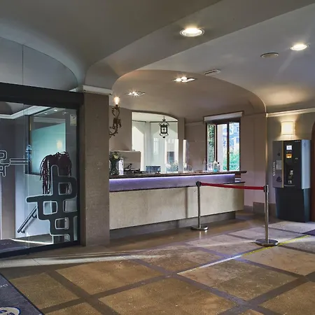 فندق Silken Gran 4*