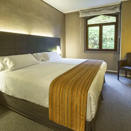 فندق Silken Gran 4*